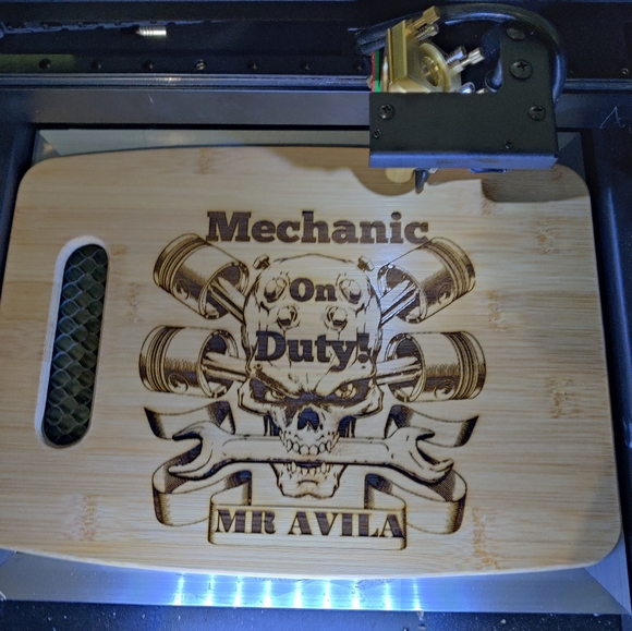 Skull head 12x9" cutting board - Picture 4 of 5